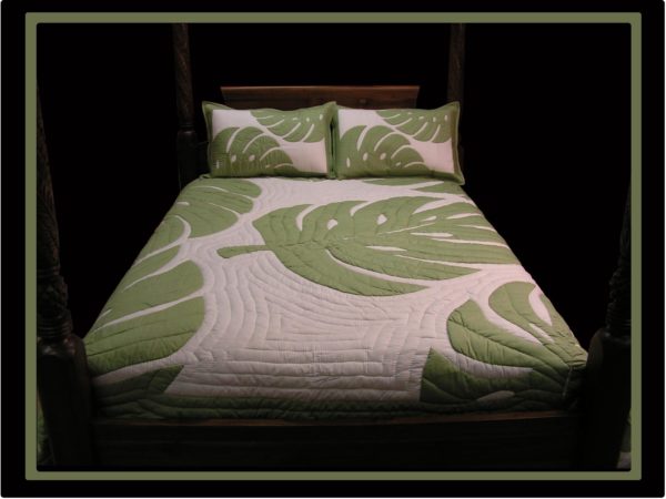 Monstera Design Hawaiian Quilt Bedspread
