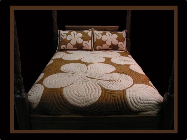 Hibiscus Design Hawaiian Quilt Bedspread